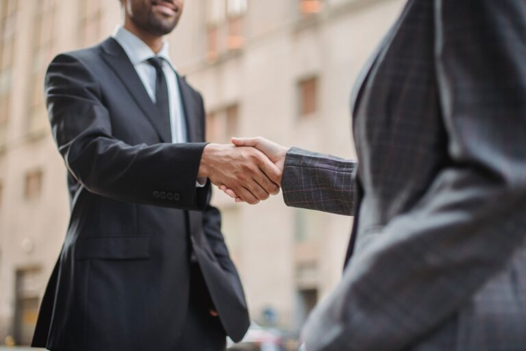 Comment concilier carrière et réseautage pour atteindre le succès ?
